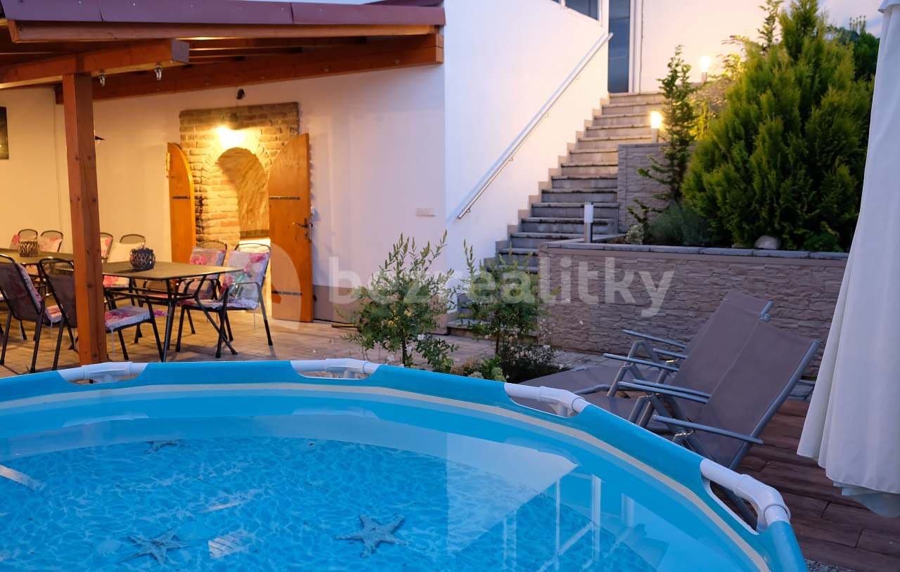 Pronájem chaty, chalupy, Milovice, Jihomoravský kraj Pronájem chaty, chalupy, Milovice, Jihomoravský kraj