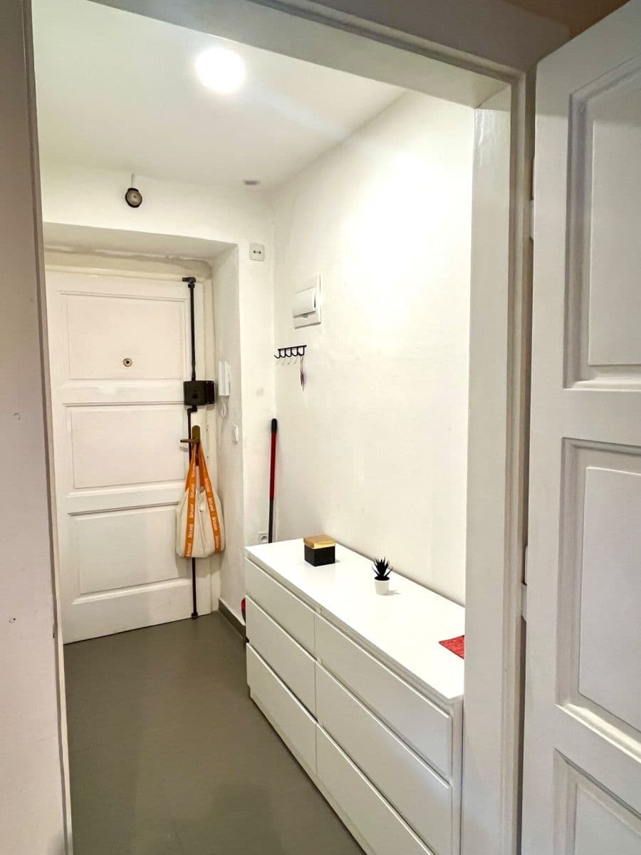 Pronájem bytu 1+kk 25 m², Na Dolinách, Praha, Praha Pronájem bytu 1+kk 25 m², Na Dolinách, Praha, Praha