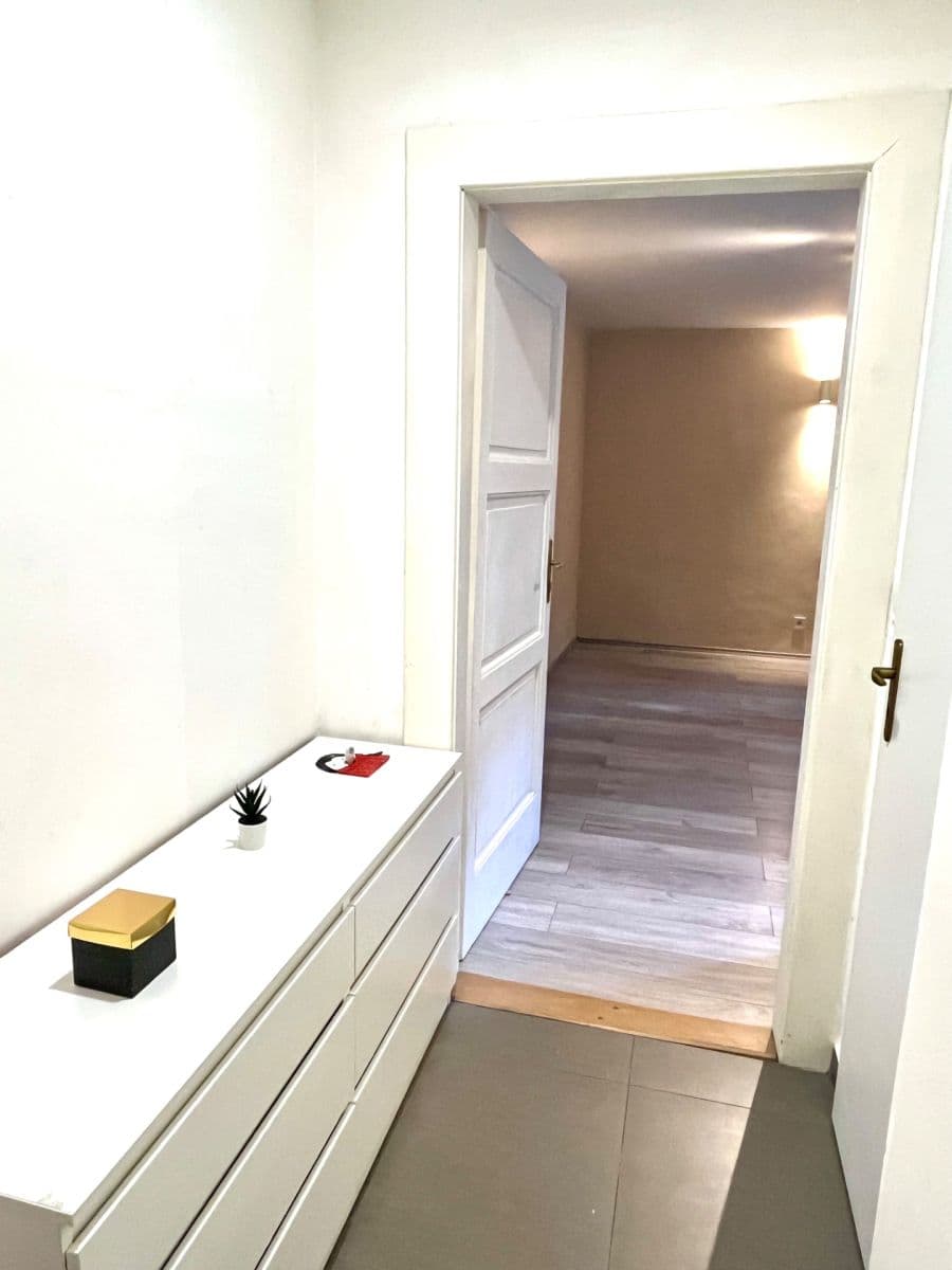 Pronájem bytu 1+kk 25 m², Na Dolinách, Praha, Praha Pronájem bytu 1+kk 25 m², Na Dolinách, Praha, Praha