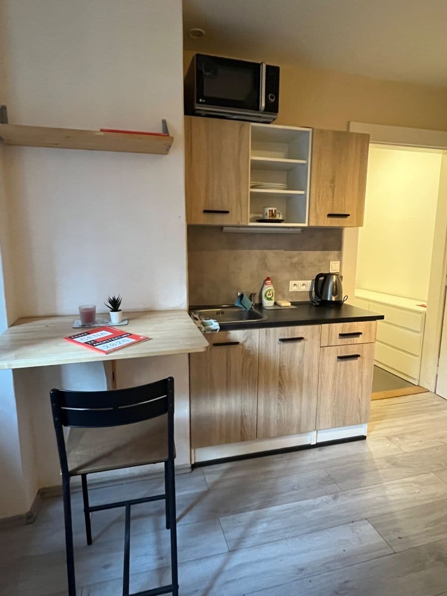 Pronájem bytu 1+kk 25 m², Na Dolinách, Praha, Praha Pronájem bytu 1+kk 25 m², Na Dolinách, Praha, Praha