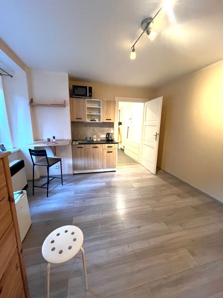Pronájem bytu 1+kk 25 m², Na Dolinách, Praha, Praha Pronájem bytu 1+kk 25 m², Na Dolinách, Praha, Praha