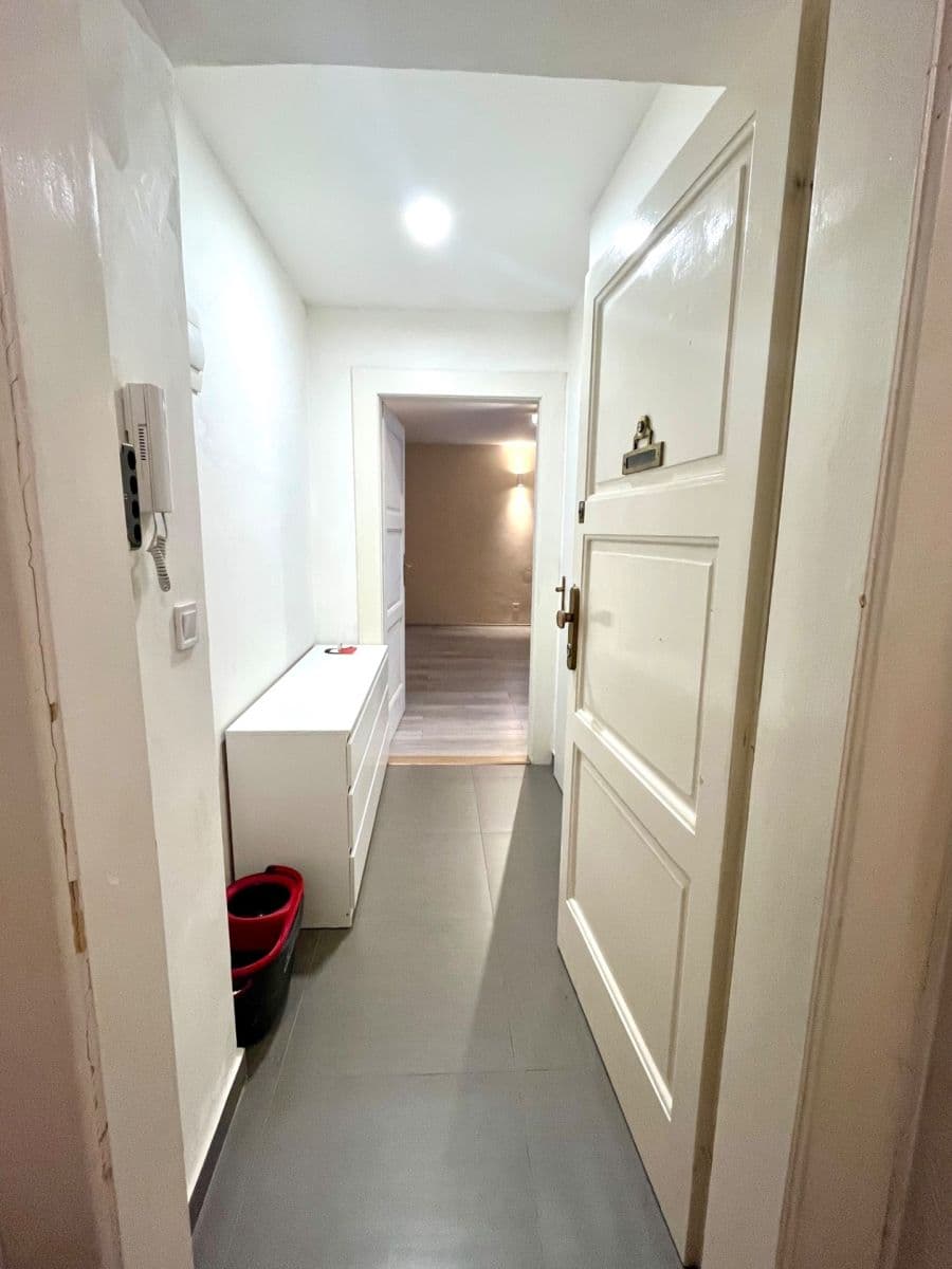 Pronájem bytu 1+kk 25 m², Na Dolinách, Praha, Praha Pronájem bytu 1+kk 25 m², Na Dolinách, Praha, Praha