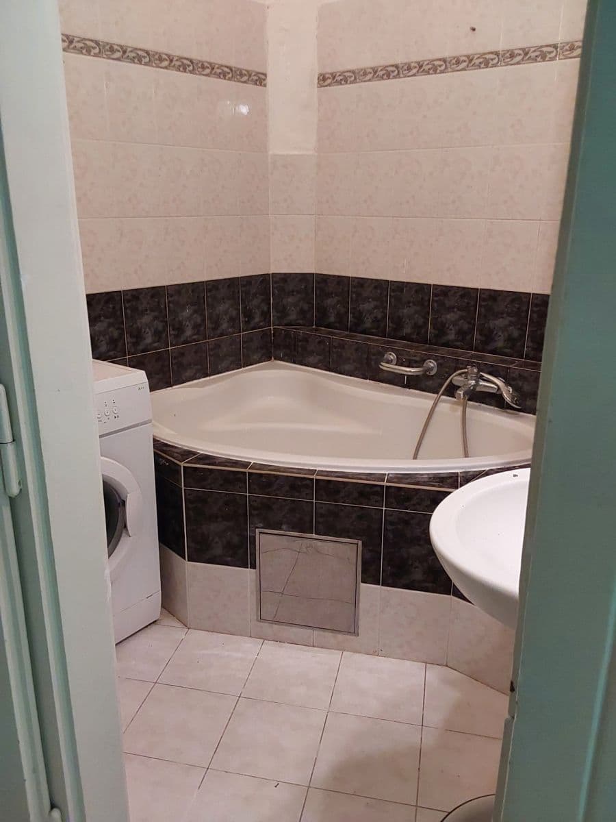 Pronájem bytu 1+1 44 m², Madridská, Praha, Praha Pronájem bytu 1+1 44 m², Madridská, Praha, Praha