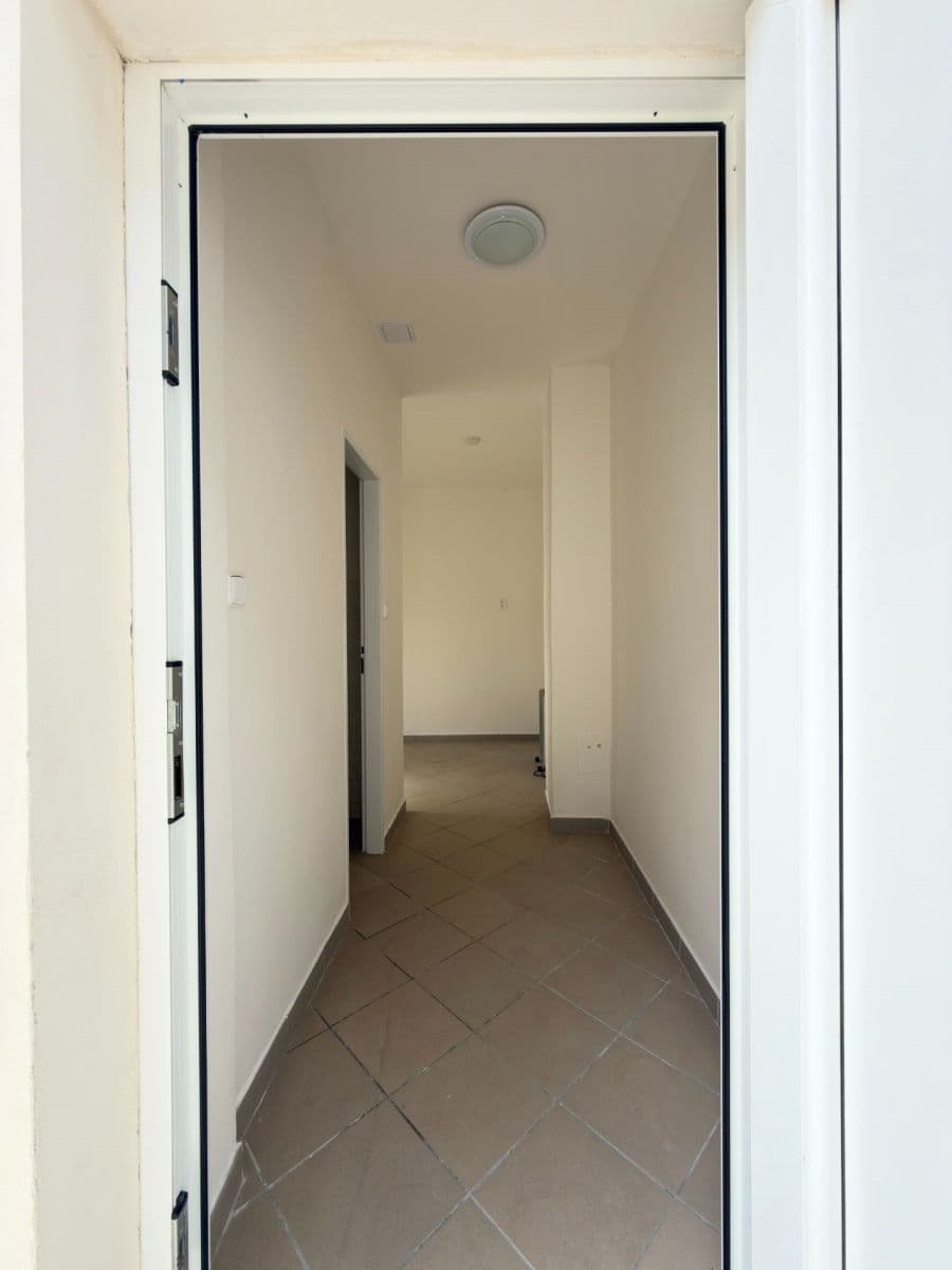Pronájem bytu 1+kk 18 m², Zbynická, Praha, Praha Pronájem bytu 1+kk 18 m², Zbynická, Praha, Praha
