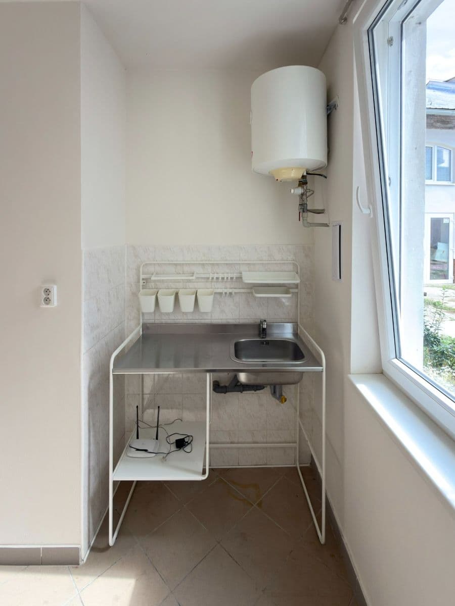 Pronájem bytu 1+kk 18 m², Zbynická, Praha, Praha Pronájem bytu 1+kk 18 m², Zbynická, Praha, Praha