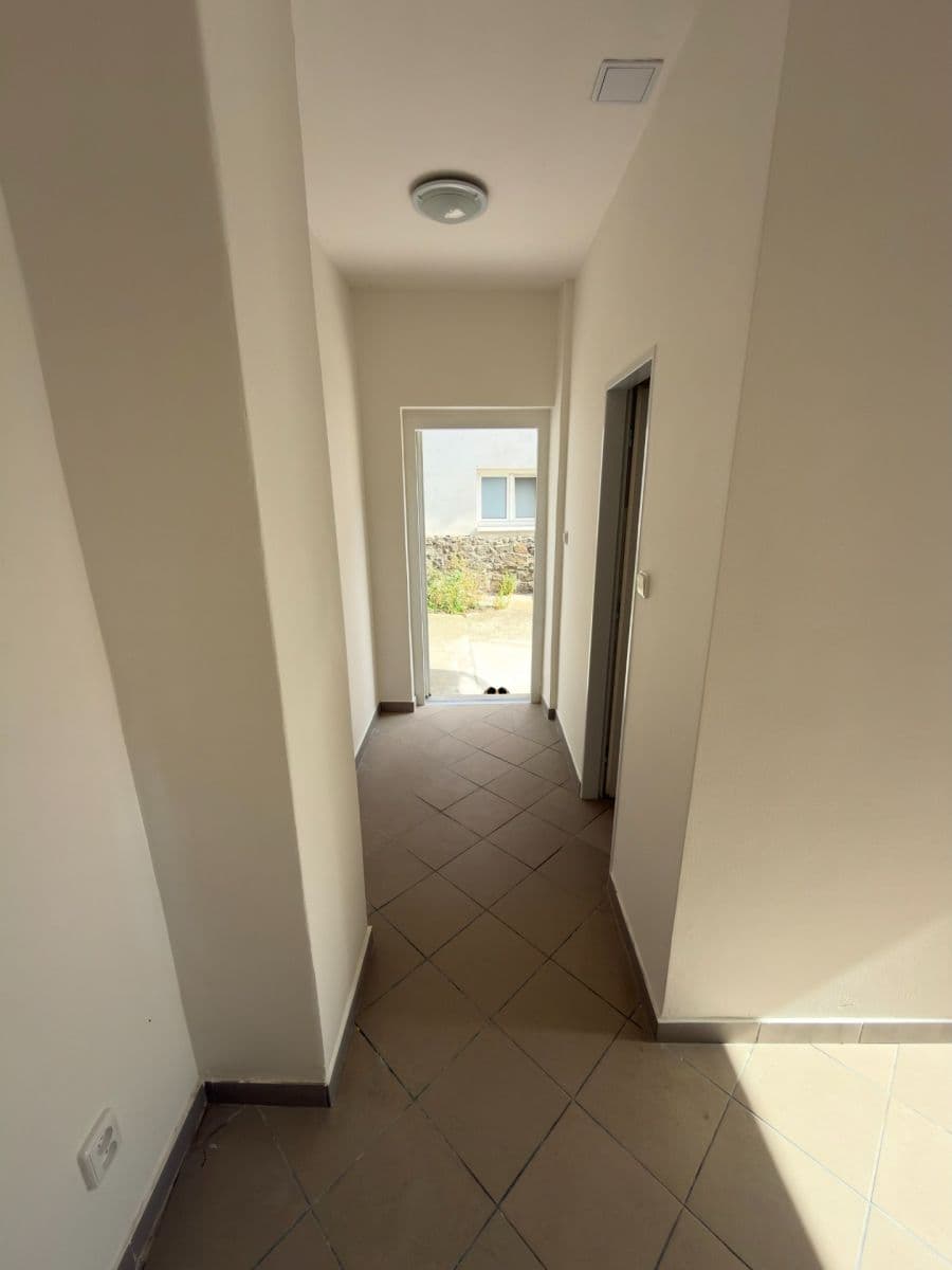 Pronájem bytu 1+kk 18 m², Zbynická, Praha, Praha Pronájem bytu 1+kk 18 m², Zbynická, Praha, Praha