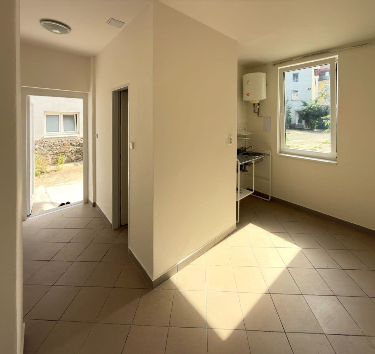 Pronájem bytu 1+kk 18 m², Zbynická, Praha, Praha Pronájem bytu 1+kk 18 m², Zbynická, Praha, Praha