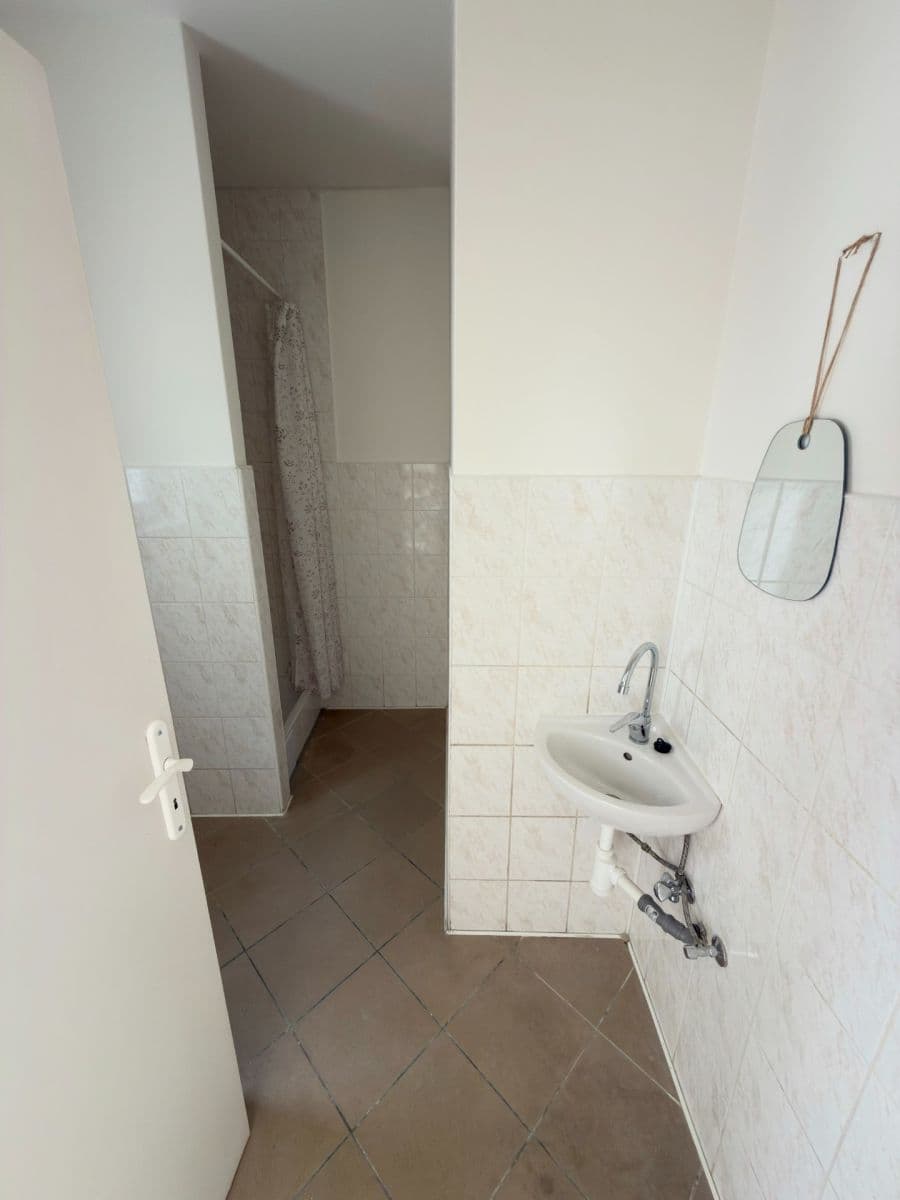Pronájem bytu 1+kk 18 m², Zbynická, Praha, Praha Pronájem bytu 1+kk 18 m², Zbynická, Praha, Praha