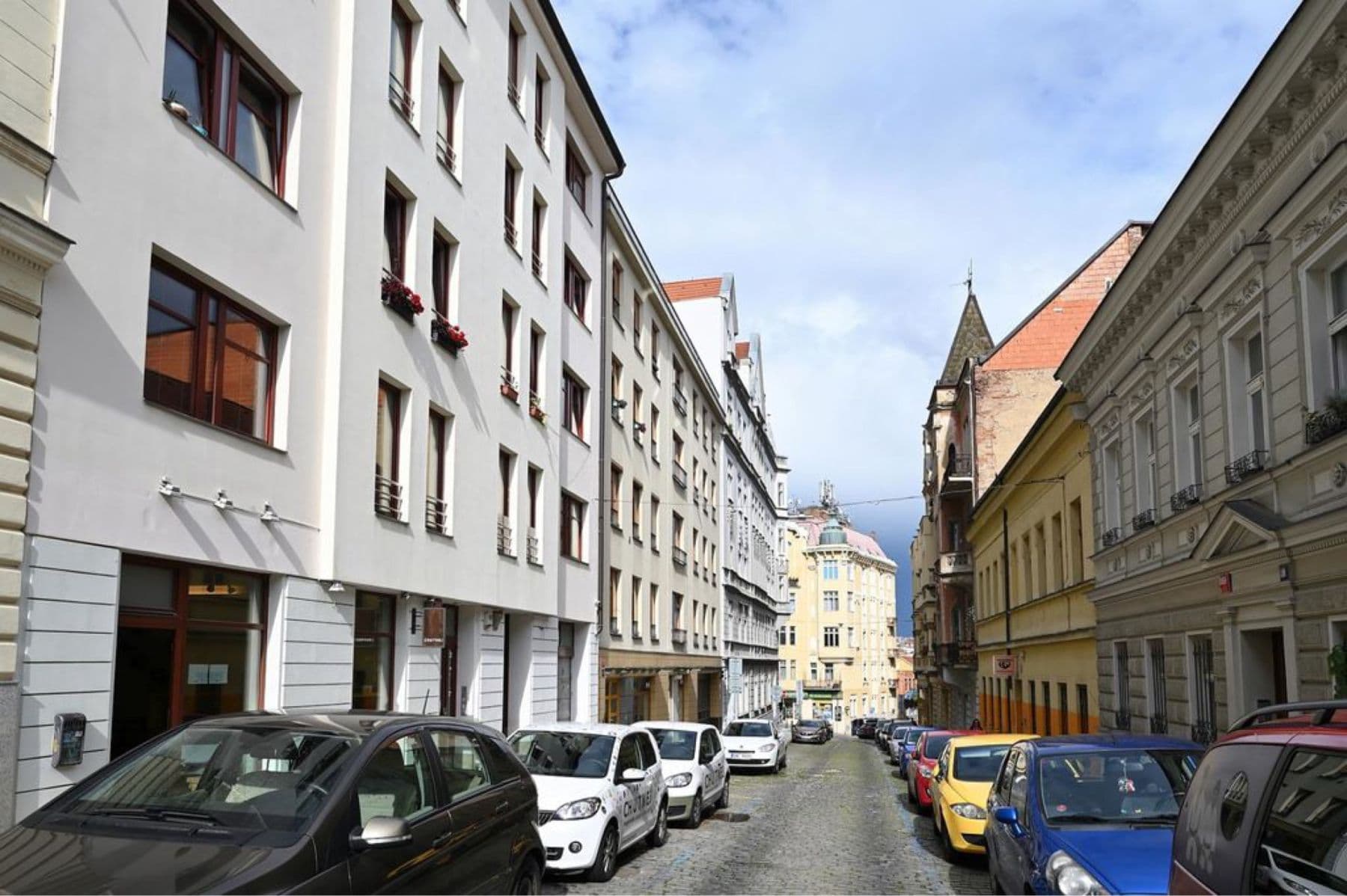 Pronájem garáže 10 m², Voroněžská, Praha, Praha Pronájem garáže 10 m², Voroněžská, Praha, Praha