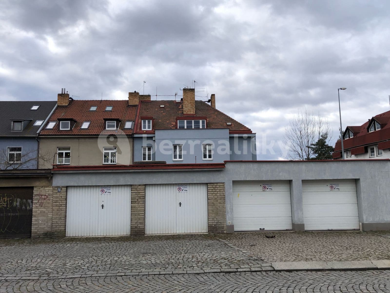 Pronájem garáže 16 m², Dubečská, Praha, Praha Pronájem garáže 16 m², Dubečská, Praha, Praha