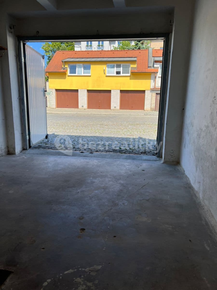 Pronájem garáže 16 m², Dubečská, Praha, Praha Pronájem garáže 16 m², Dubečská, Praha, Praha