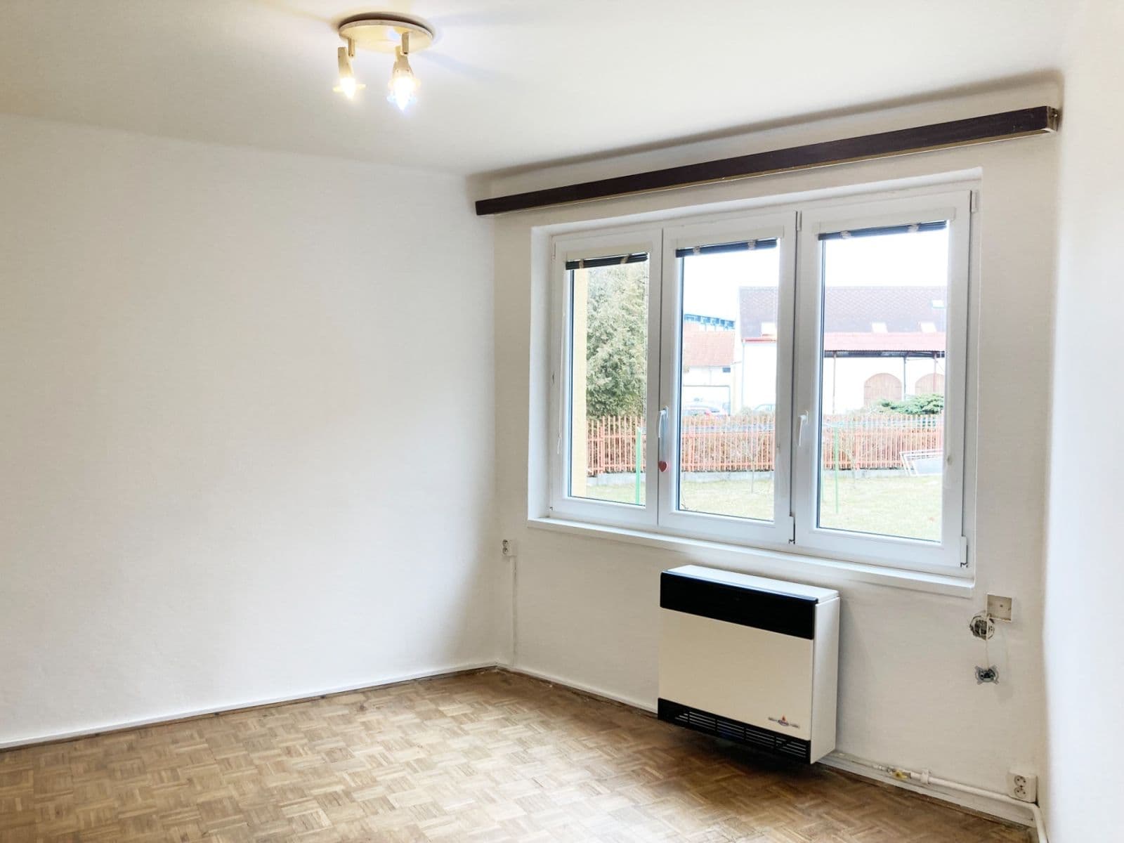 Prodej bytu 1+kk 26 m², Nádražní, Jindřichův Hradec, Jihočeský kraj Prodej bytu 1+kk 26 m², Nádražní, Jindřichův Hradec, Jihočeský kraj
