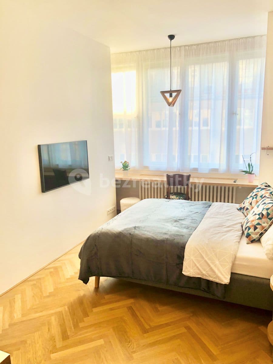 Pronájem bytu 1+kk 28 m², Lucemburská, Praha, Praha Pronájem bytu 1+kk 28 m², Lucemburská, Praha, Praha