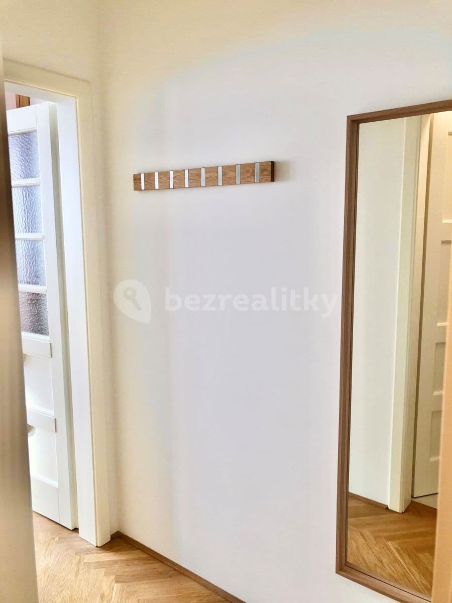 Pronájem bytu 1+kk 28 m², Lucemburská, Praha, Praha Pronájem bytu 1+kk 28 m², Lucemburská, Praha, Praha