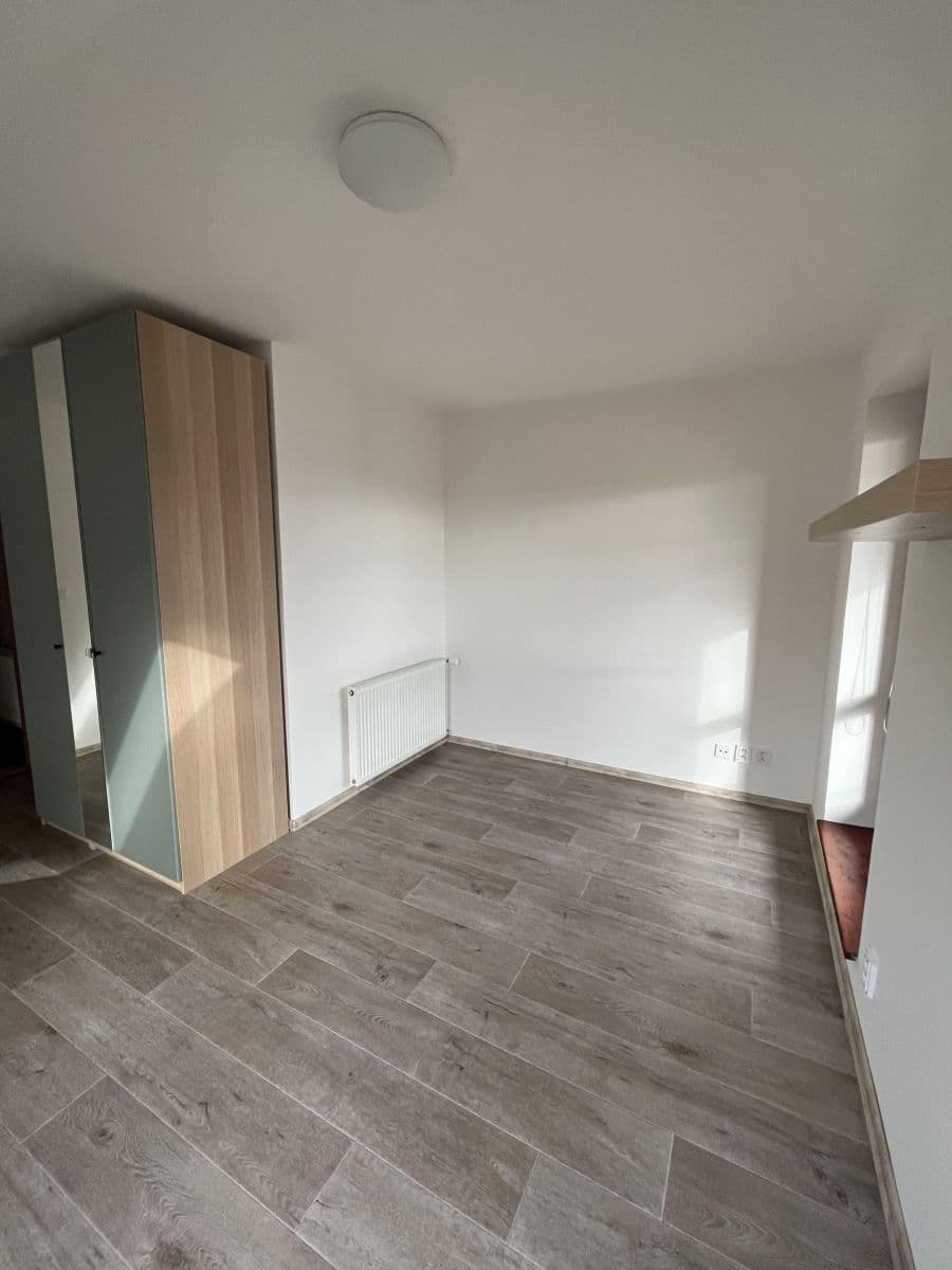 Pronájem bytu 2+kk 80 m², Mezi Domy, Jesenice, Středočeský kraj Pronájem bytu 2+kk 80 m², Mezi Domy, Jesenice, Středočeský kraj