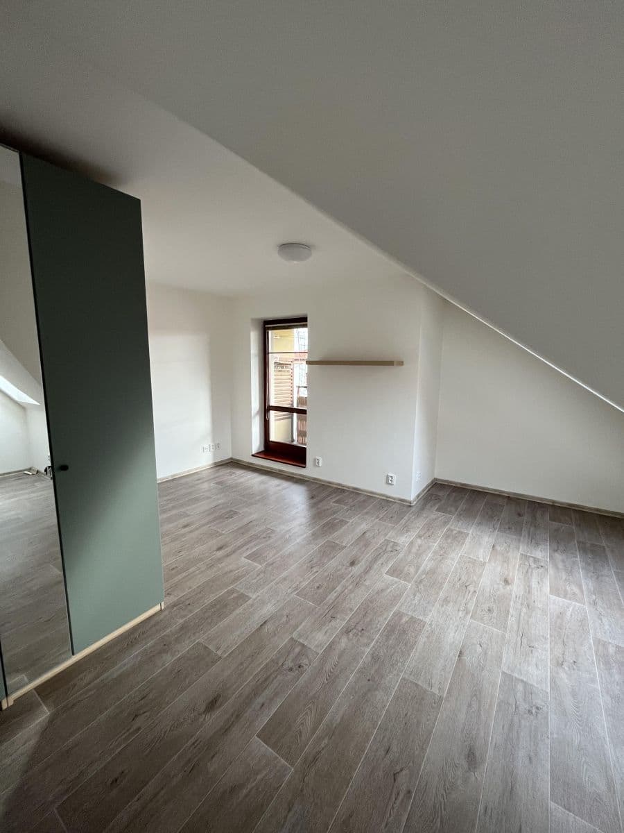 Pronájem bytu 2+kk 80 m², Mezi Domy, Jesenice, Středočeský kraj Pronájem bytu 2+kk 80 m², Mezi Domy, Jesenice, Středočeský kraj