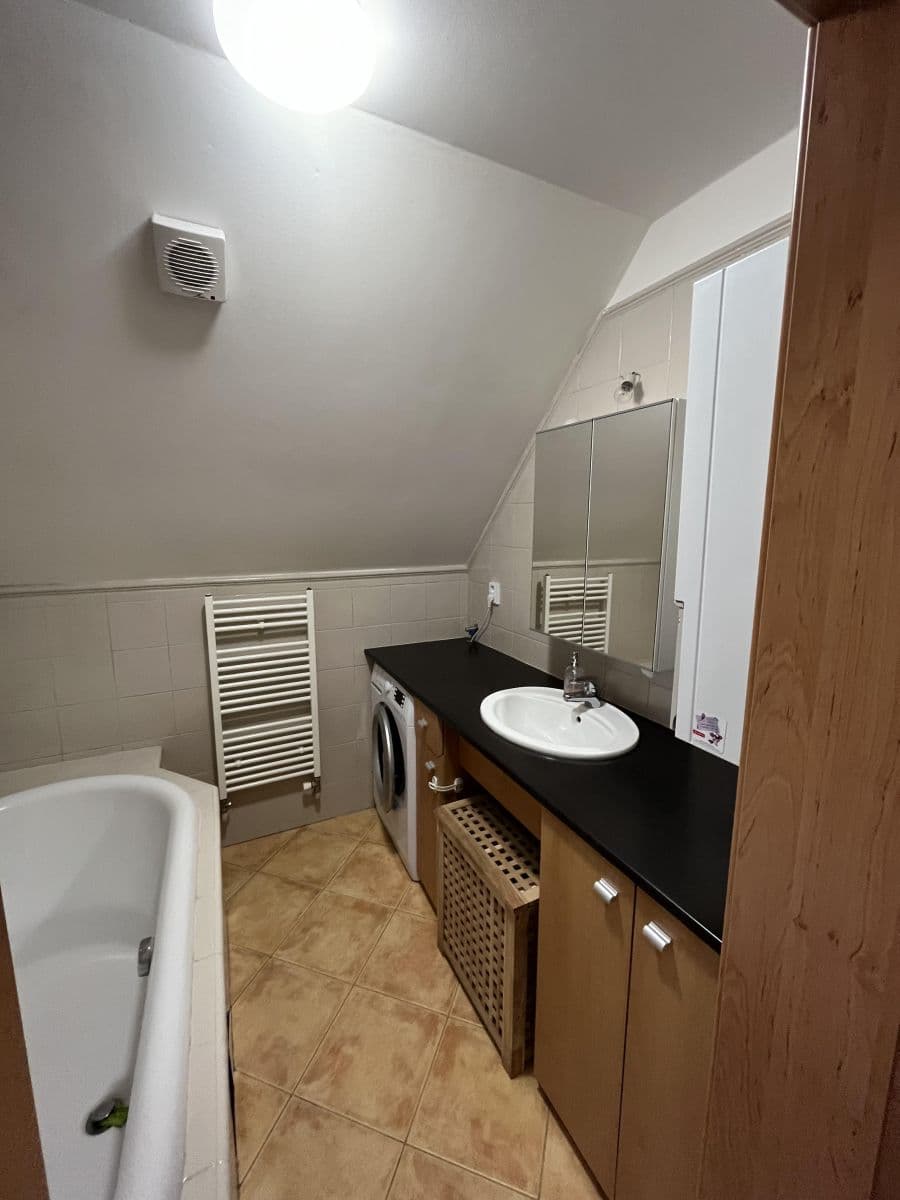 Pronájem bytu 2+kk 80 m², Mezi Domy, Jesenice, Středočeský kraj Pronájem bytu 2+kk 80 m², Mezi Domy, Jesenice, Středočeský kraj