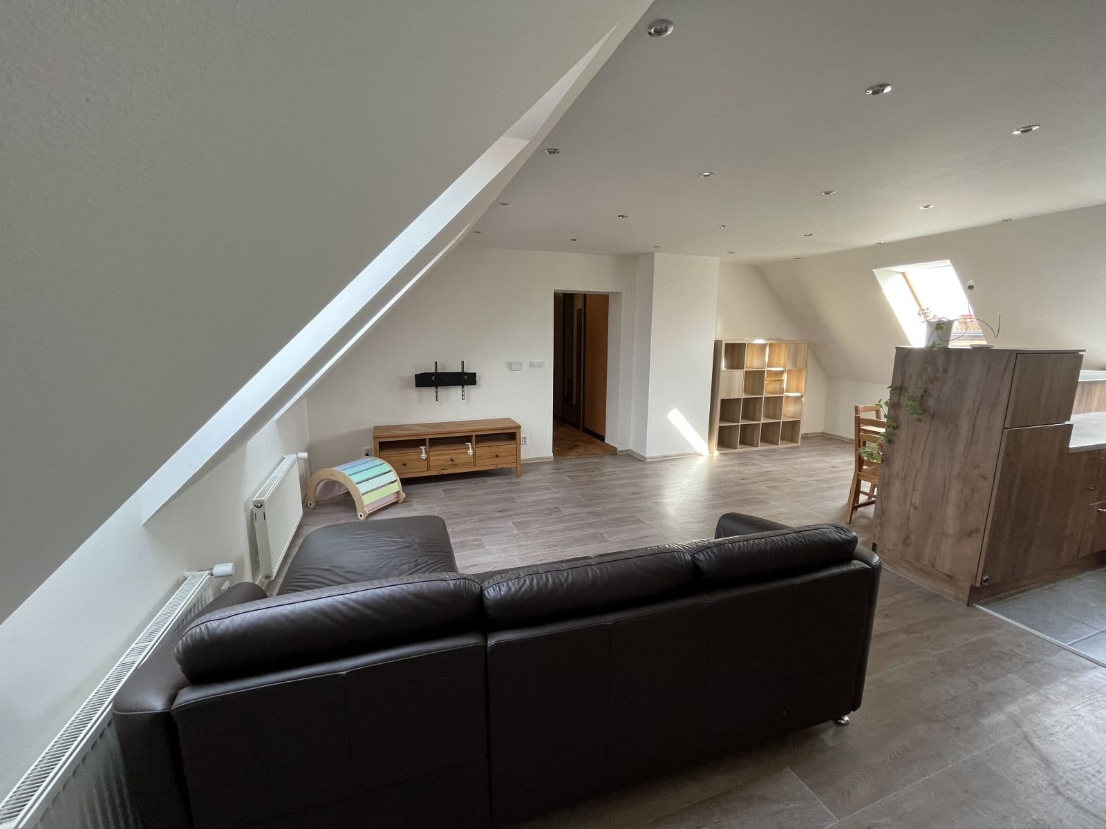 Pronájem bytu 2+kk 80 m², Mezi Domy, Jesenice, Středočeský kraj Pronájem bytu 2+kk 80 m², Mezi Domy, Jesenice, Středočeský kraj