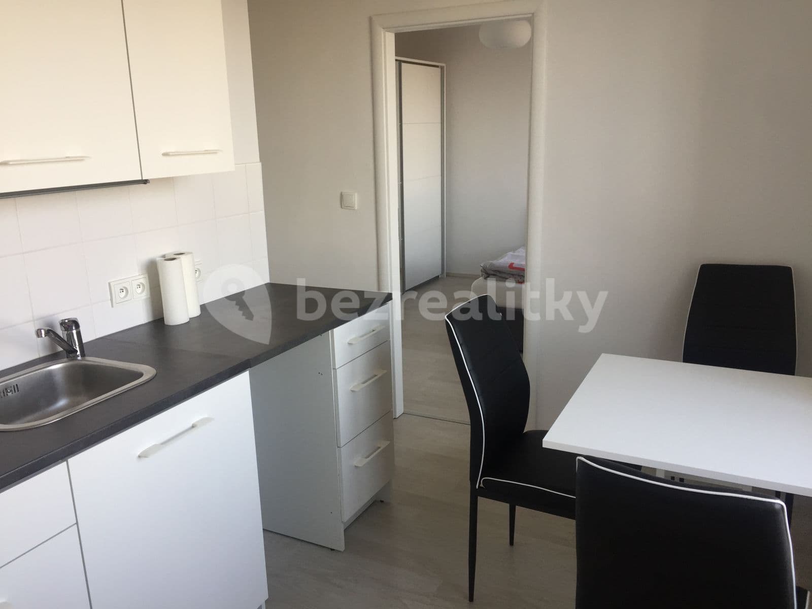 Pronájem bytu 2+1 56 m², Pod Lipami, Praha, Praha Pronájem bytu 2+1 56 m², Pod Lipami, Praha, Praha