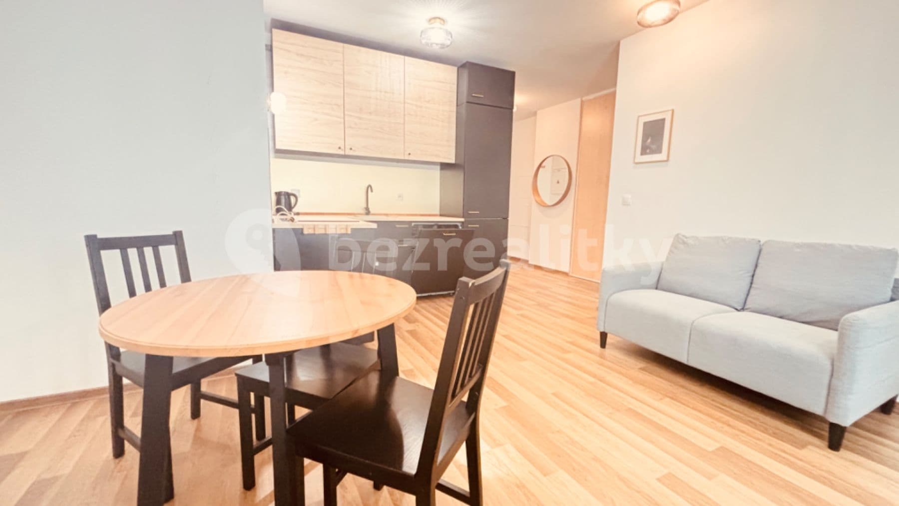 Pronájem bytu 2+1 45 m², Mickiewiczova, Bratislava - mestská časť Staré Mesto, Bratislavský kraj Pronájem bytu 2+1 45 m², Mickiewiczova, Bratislava - mestská časť Staré Mesto, Bratislavský kraj