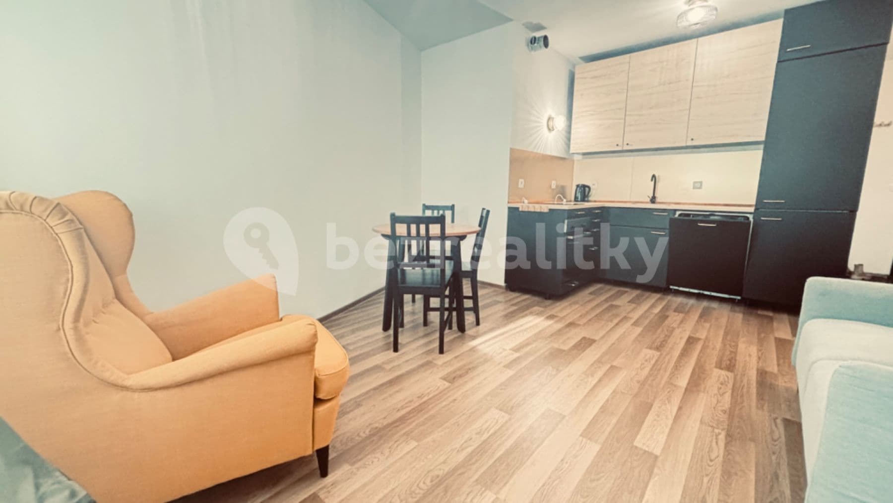 Pronájem bytu 2+1 45 m², Mickiewiczova, Bratislava - mestská časť Staré Mesto, Bratislavský kraj Pronájem bytu 2+1 45 m², Mickiewiczova, Bratislava - mestská časť Staré Mesto, Bratislavský kraj