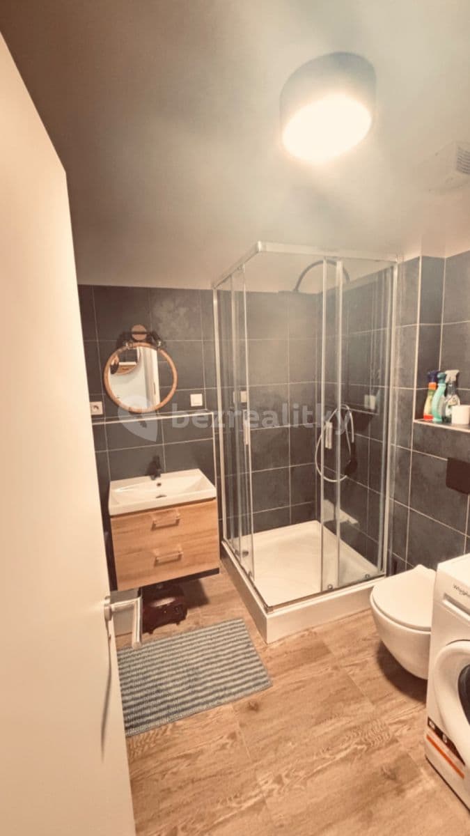 Pronájem bytu 2+1 45 m², Mickiewiczova, Bratislava - mestská časť Staré Mesto, Bratislavský kraj Pronájem bytu 2+1 45 m², Mickiewiczova, Bratislava - mestská časť Staré Mesto, Bratislavský kraj