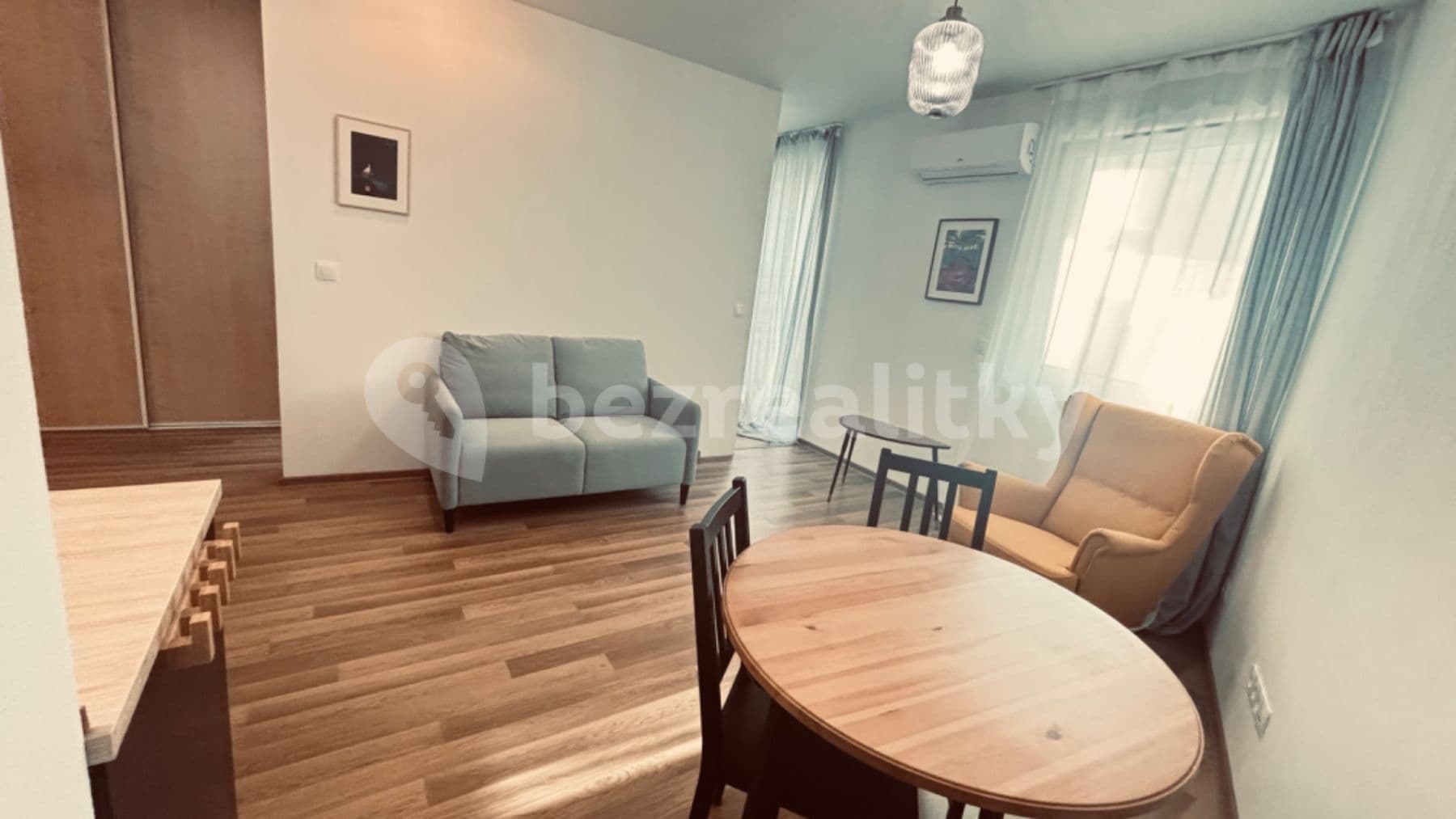 Pronájem bytu 2+1 45 m², Mickiewiczova, Bratislava - mestská časť Staré Mesto, Bratislavský kraj Pronájem bytu 2+1 45 m², Mickiewiczova, Bratislava - mestská časť Staré Mesto, Bratislavský kraj