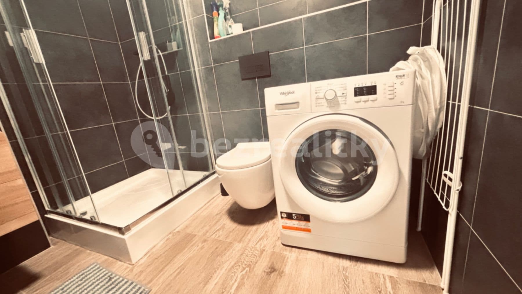 Pronájem bytu 2+1 45 m², Mickiewiczova, Bratislava - mestská časť Staré Mesto, Bratislavský kraj Pronájem bytu 2+1 45 m², Mickiewiczova, Bratislava - mestská časť Staré Mesto, Bratislavský kraj