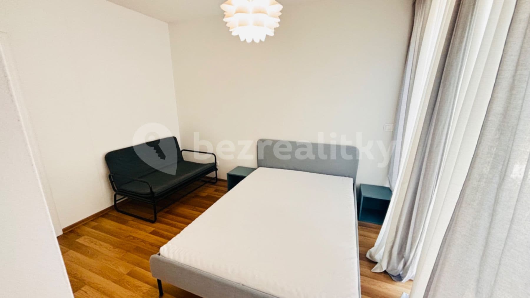 Pronájem bytu 2+1 45 m², Mickiewiczova, Bratislava - mestská časť Staré Mesto, Bratislavský kraj Pronájem bytu 2+1 45 m², Mickiewiczova, Bratislava - mestská časť Staré Mesto, Bratislavský kraj