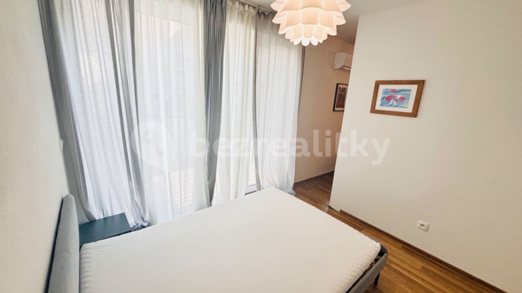 Pronájem bytu 2+1 45 m², Mickiewiczova, Bratislava - mestská časť Staré Mesto, Bratislavský kraj Pronájem bytu 2+1 45 m², Mickiewiczova, Bratislava - mestská časť Staré Mesto, Bratislavský kraj