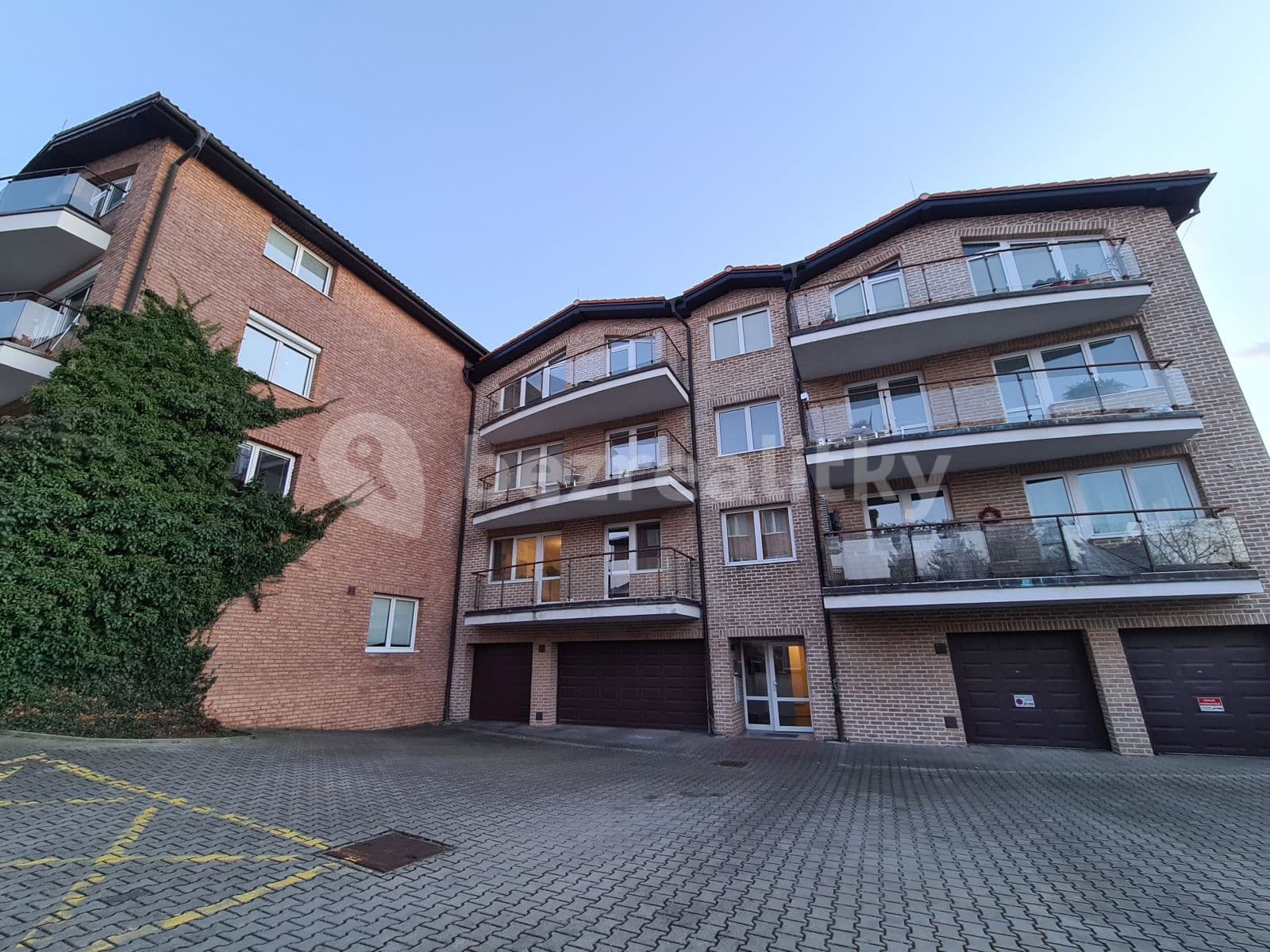 Pronájem bytu 2+kk 52 m², Za Sídlištěm, Dolní Břežany, Středočeský kraj Pronájem bytu 2+kk 52 m², Za Sídlištěm, Dolní Břežany, Středočeský kraj