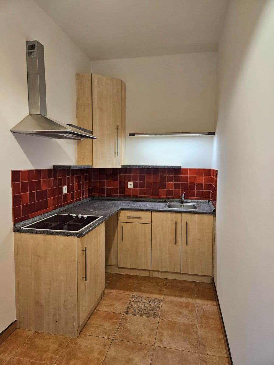 Pronájem bytu 2+kk 35 m², Komenského, Neveklov, Středočeský kraj Pronájem bytu 2+kk 35 m², Komenského, Neveklov, Středočeský kraj