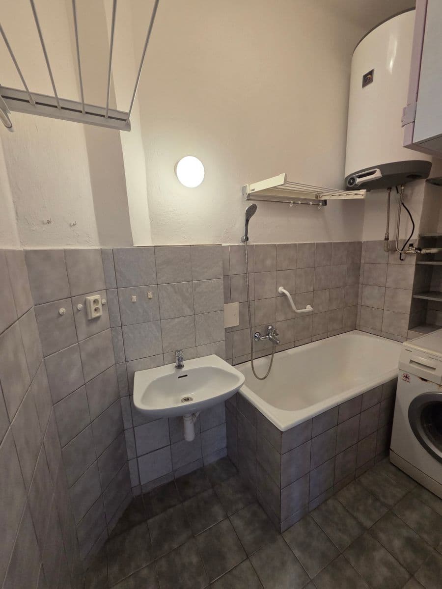 Pronájem bytu 2+1 53 m², Krásova, Praha, Praha Pronájem bytu 2+1 53 m², Krásova, Praha, Praha