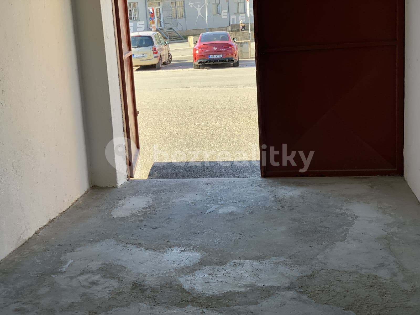 Pronájem garáže 15 m², Varhulíkové, Praha, Praha Pronájem garáže 15 m², Varhulíkové, Praha, Praha