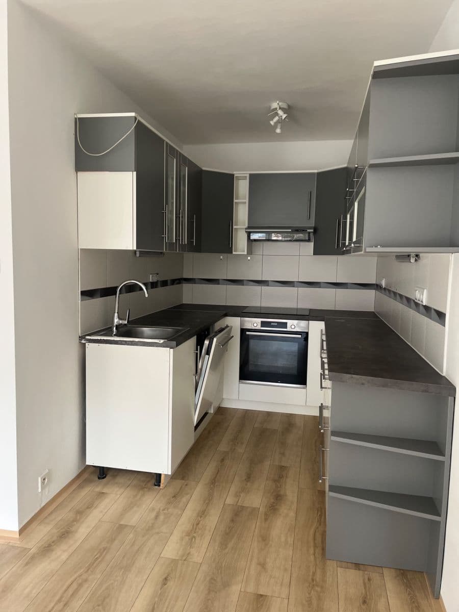 Pronájem bytu 2+kk 51 m², Pod Saharou, Libčice nad Vltavou, Středočeský kraj Pronájem bytu 2+kk 51 m², Pod Saharou, Libčice nad Vltavou, Středočeský kraj