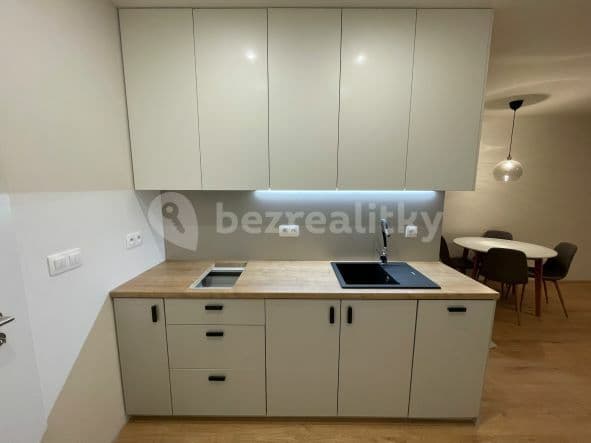 Pronájem bytu 1+kk 40 m², Buková, Jihlava, Kraj Vysočina Pronájem bytu 1+kk 40 m², Buková, Jihlava, Kraj Vysočina