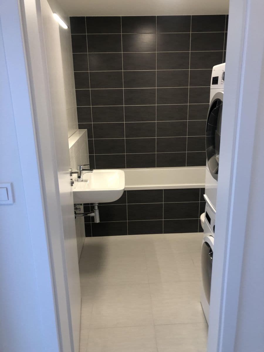 Pronájem bytu 1+kk 33 m², Za černým mostem, Praha, Praha Pronájem bytu 1+kk 33 m², Za černým mostem, Praha, Praha