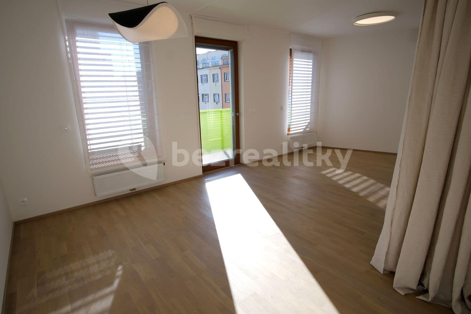 Pronájem bytu 1+kk 43 m², U Hranic, Praha, Praha Pronájem bytu 1+kk 43 m², U Hranic, Praha, Praha