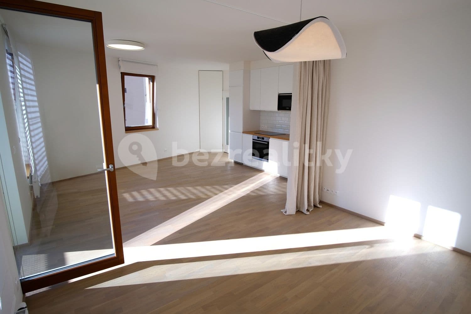 Pronájem bytu 1+kk 43 m², U Hranic, Praha, Praha Pronájem bytu 1+kk 43 m², U Hranic, Praha, Praha