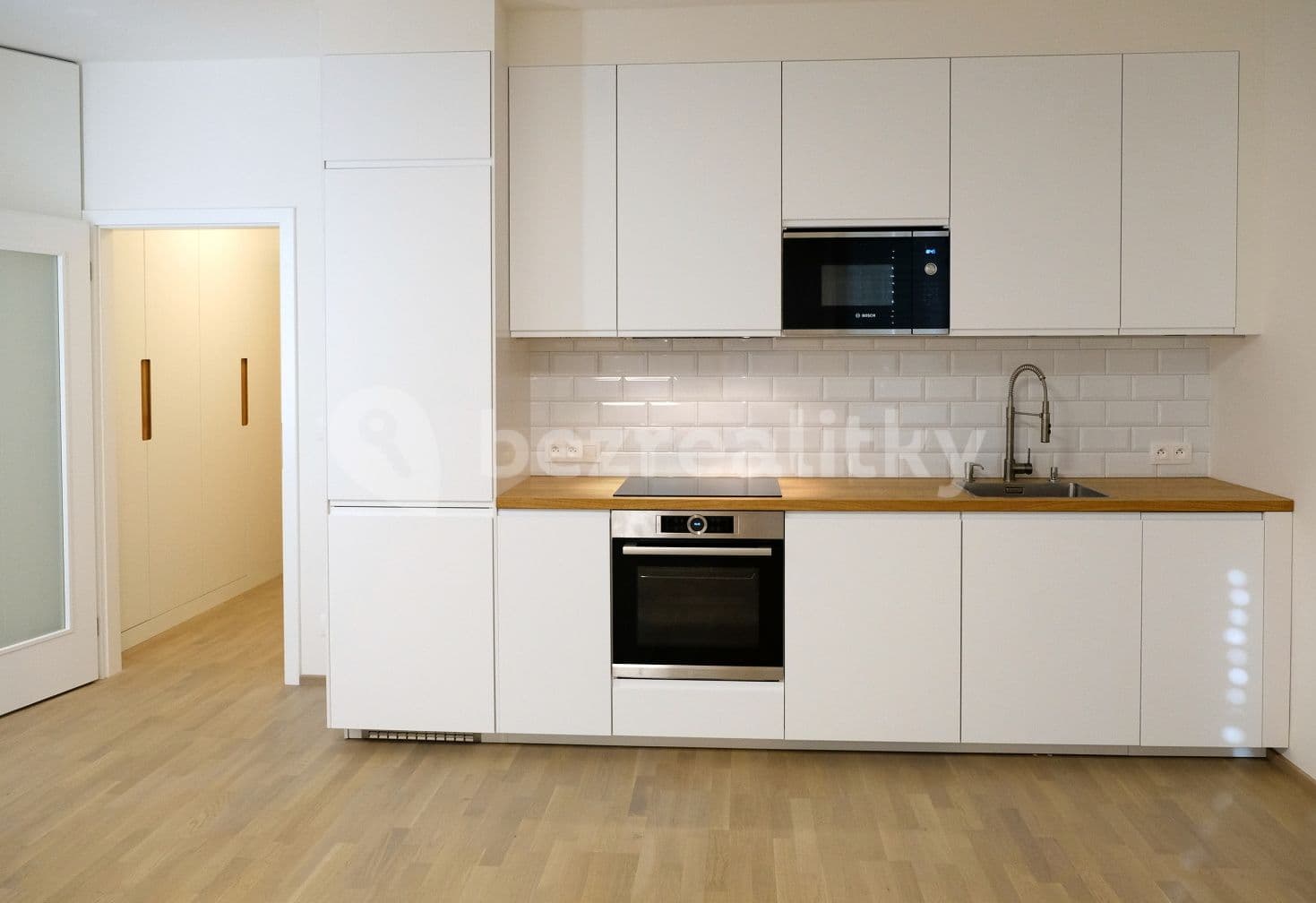 Pronájem bytu 1+kk 43 m², U Hranic, Praha, Praha Pronájem bytu 1+kk 43 m², U Hranic, Praha, Praha