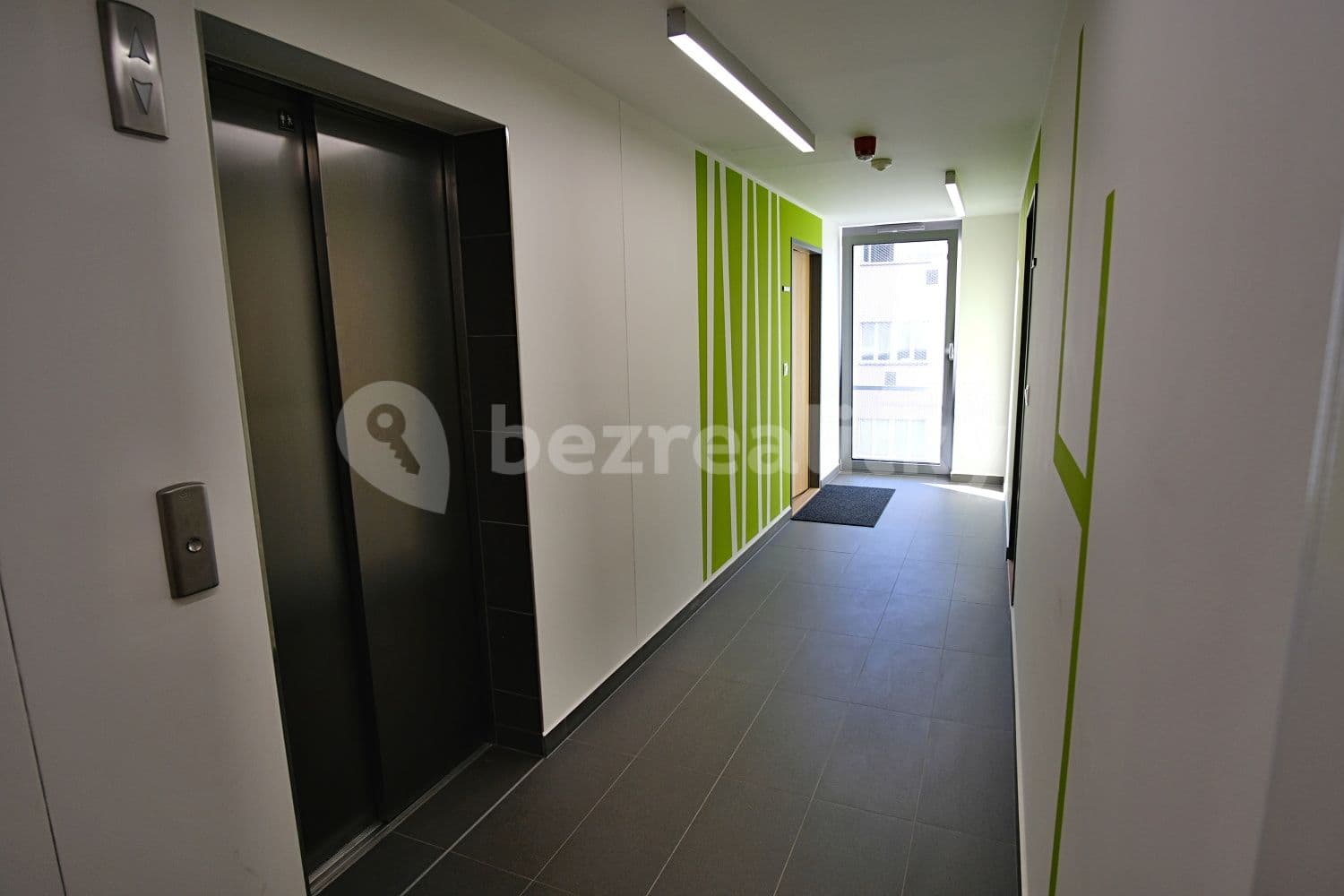 Pronájem bytu 1+kk 43 m², U Hranic, Praha, Praha Pronájem bytu 1+kk 43 m², U Hranic, Praha, Praha