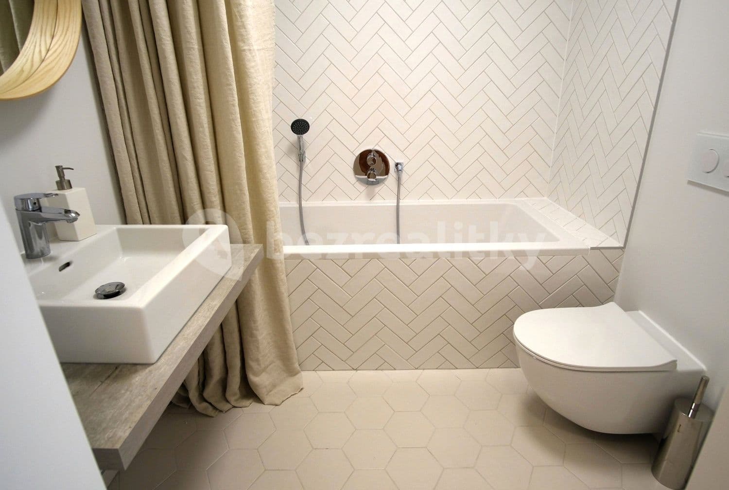 Pronájem bytu 1+kk 43 m², U Hranic, Praha, Praha Pronájem bytu 1+kk 43 m², U Hranic, Praha, Praha