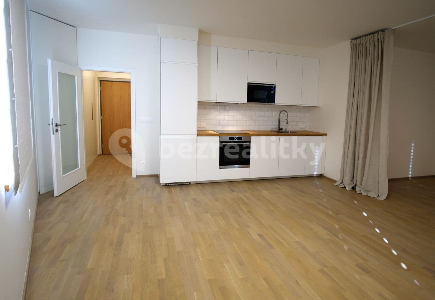 Pronájem bytu 1+kk 43 m², U Hranic, Praha, Praha Pronájem bytu 1+kk 43 m², U Hranic, Praha, Praha