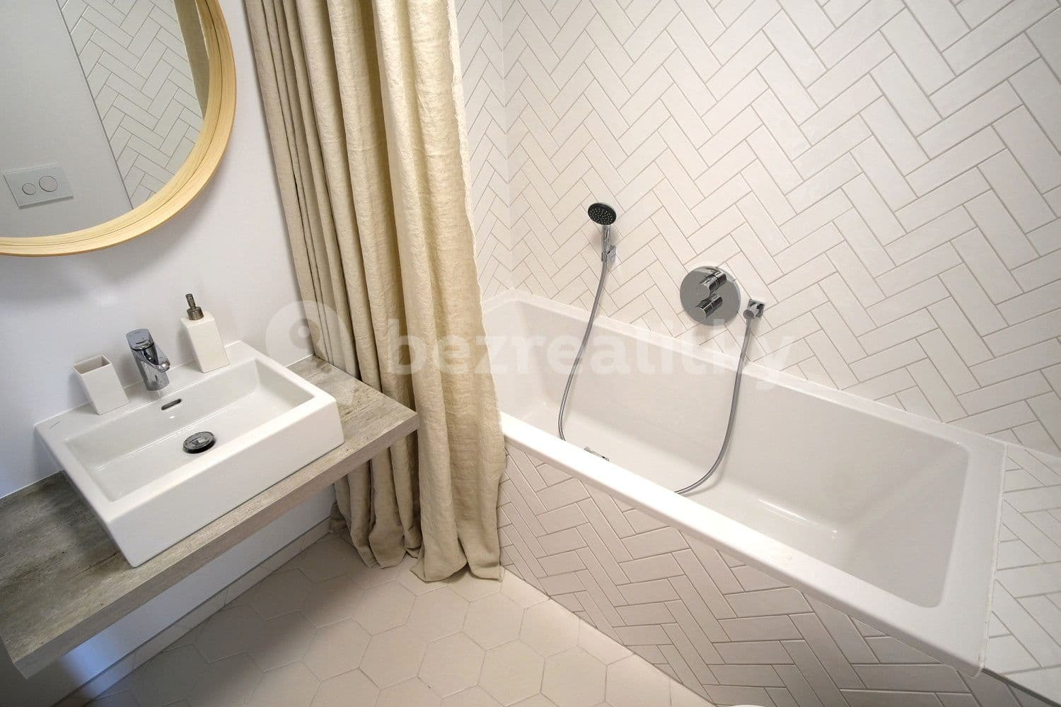 Pronájem bytu 1+kk 43 m², U Hranic, Praha, Praha Pronájem bytu 1+kk 43 m², U Hranic, Praha, Praha