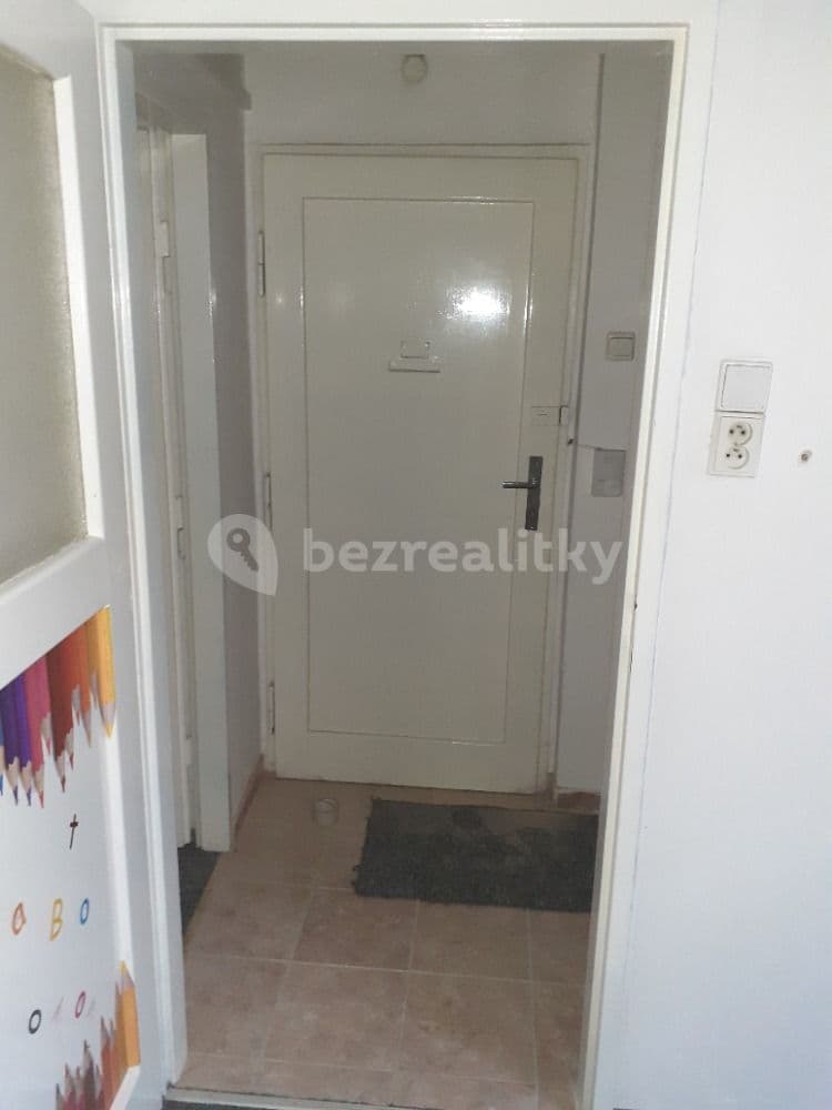 Pronájem nebytového prostoru 40 m², Hollarovo náměstí, Praha, Praha Pronájem nebytového prostoru 40 m², Hollarovo náměstí, Praha, Praha