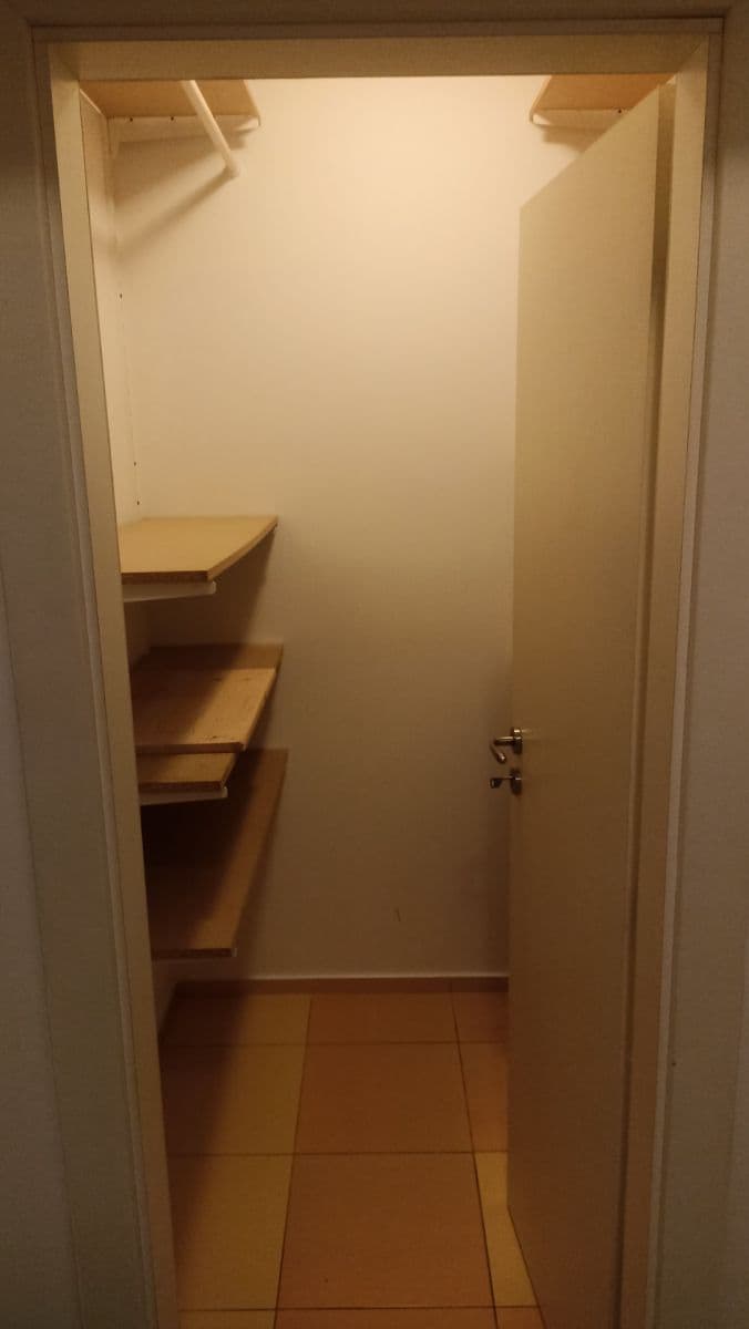 Pronájem bytu 1+kk 38 m², V Honech, Klecany, Středočeský kraj Pronájem bytu 1+kk 38 m², V Honech, Klecany, Středočeský kraj