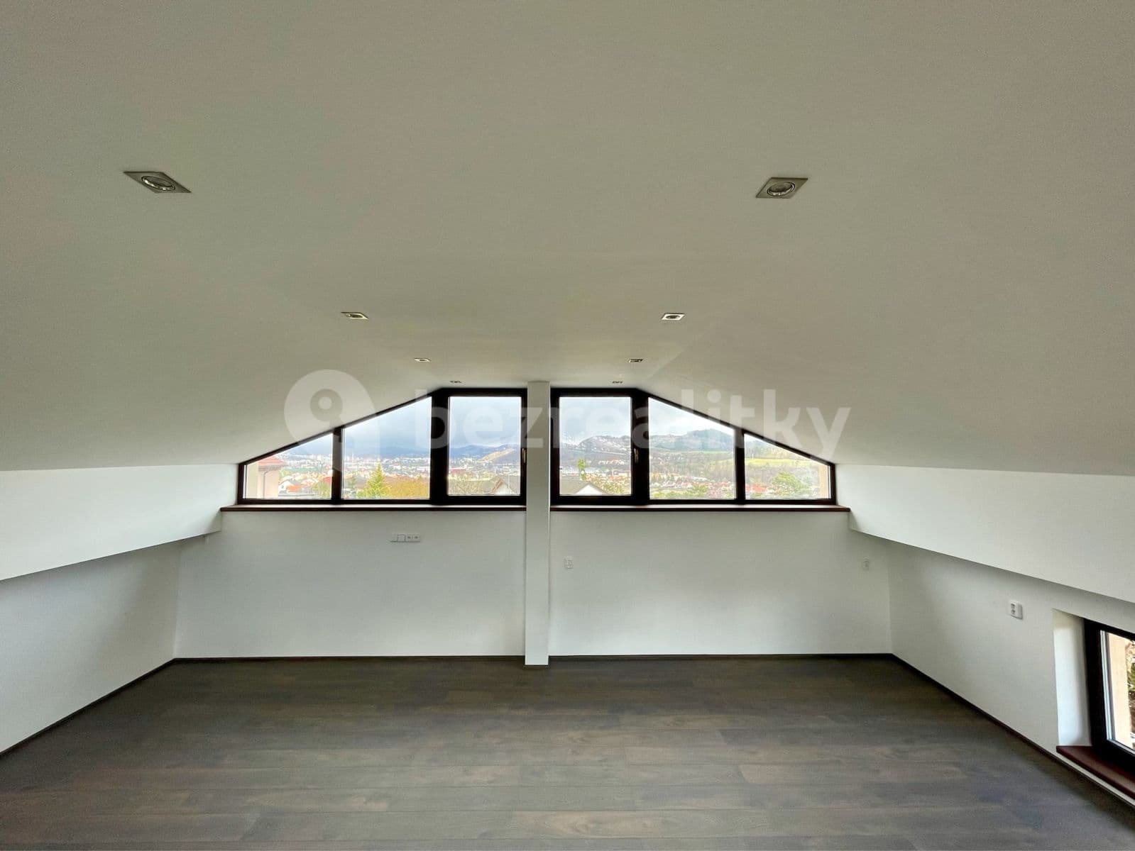 Pronájem bytu 2+kk 75 m², Na Výsluní, Králův Dvůr, Středočeský kraj Pronájem bytu 2+kk 75 m², Na Výsluní, Králův Dvůr, Středočeský kraj