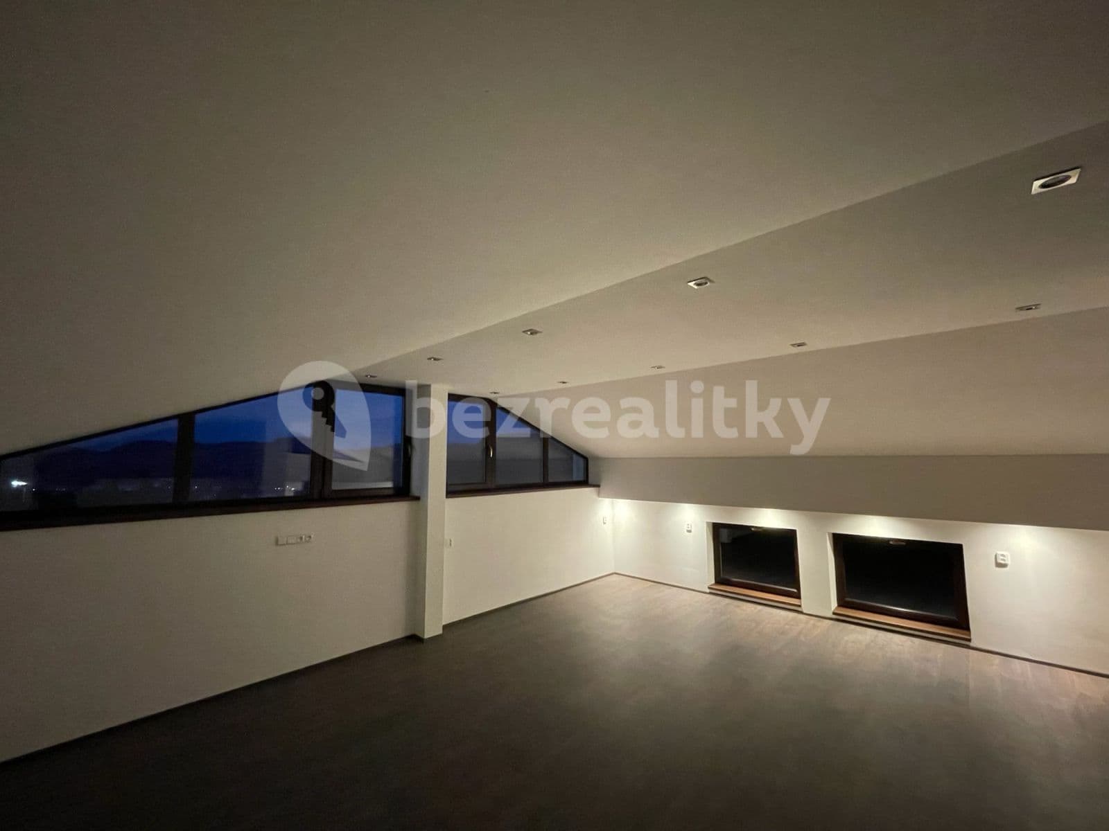 Pronájem bytu 2+kk 75 m², Na Výsluní, Králův Dvůr, Středočeský kraj Pronájem bytu 2+kk 75 m², Na Výsluní, Králův Dvůr, Středočeský kraj