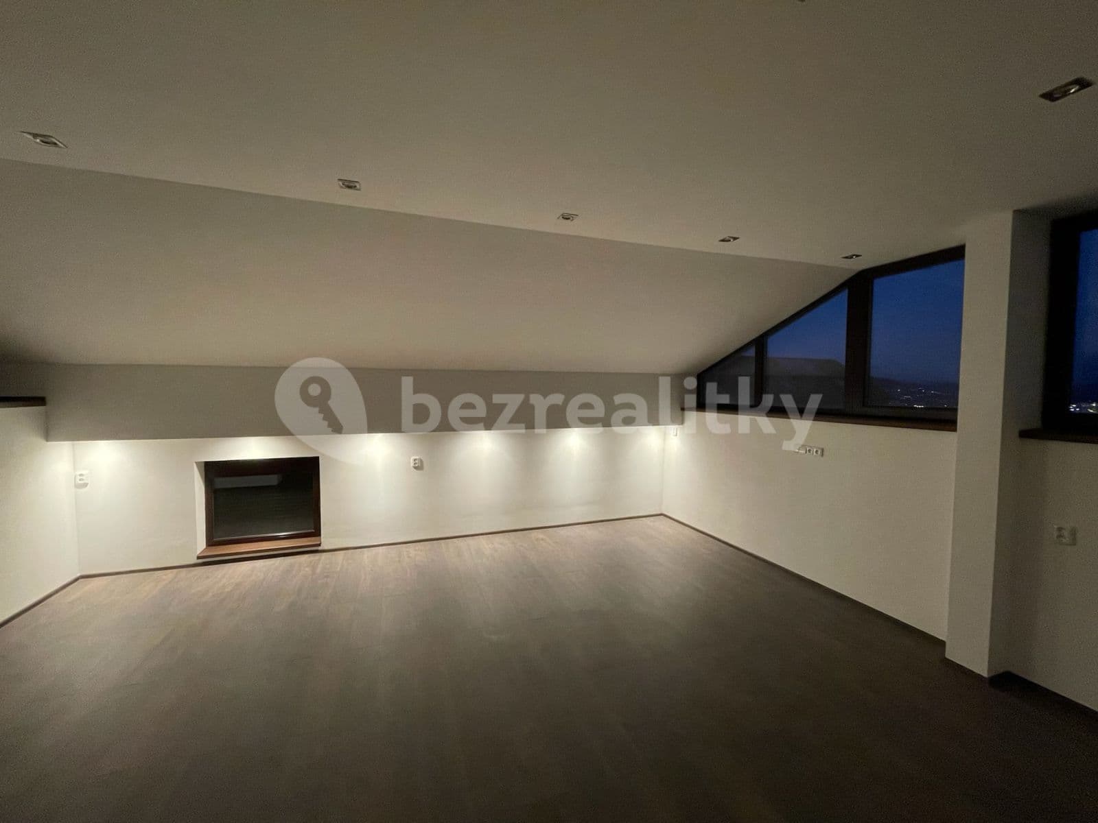 Pronájem bytu 2+kk 75 m², Na Výsluní, Králův Dvůr, Středočeský kraj Pronájem bytu 2+kk 75 m², Na Výsluní, Králův Dvůr, Středočeský kraj