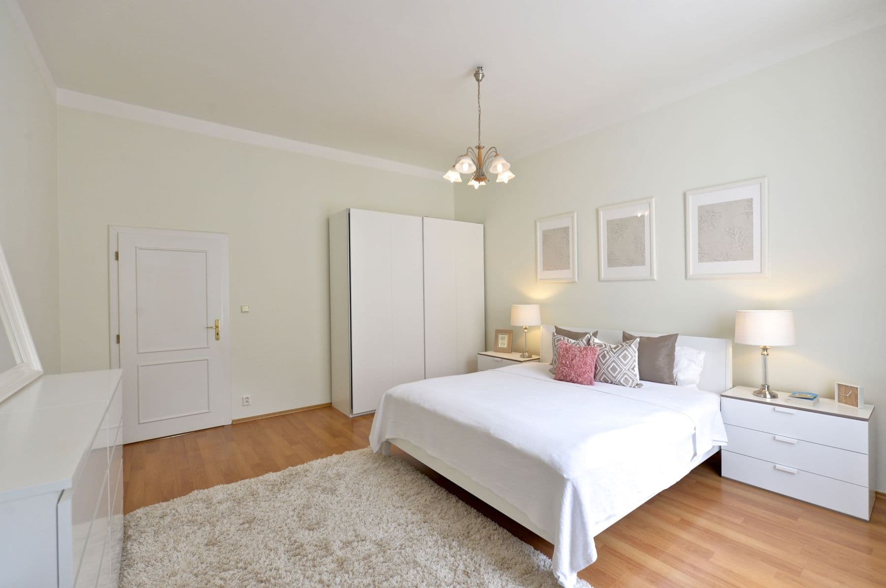 Pronájem bytu 2+kk 55 m², Varšavská, Praha, Praha Pronájem bytu 2+kk 55 m², Varšavská, Praha, Praha